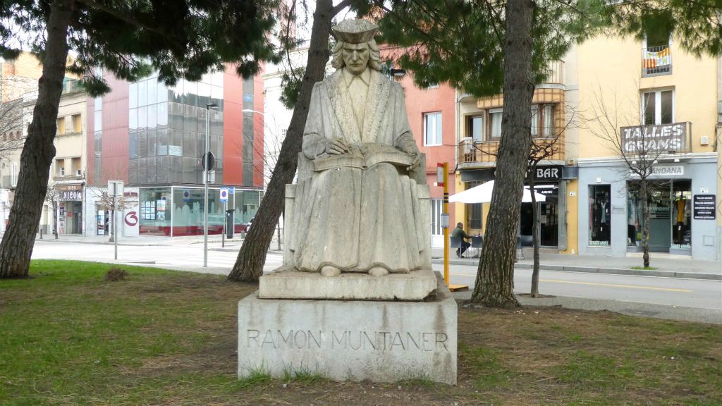 FIGUERAS - een monument ter ere van de Catalaanse schrijver Ramon Muntaner (1265-1336)