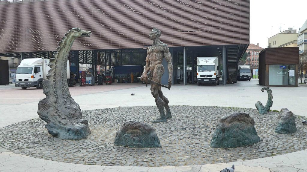 FIGUERAS - het kunstwerk Sint Joris en de draak
