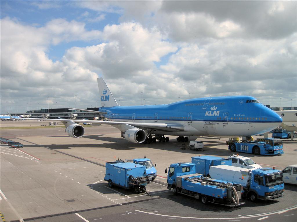 AMSTERDAM - de KLM Boeing 747-400 die ons naar China brengt
