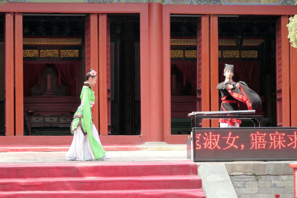 BEIJING - optreden bij de confucius tempel