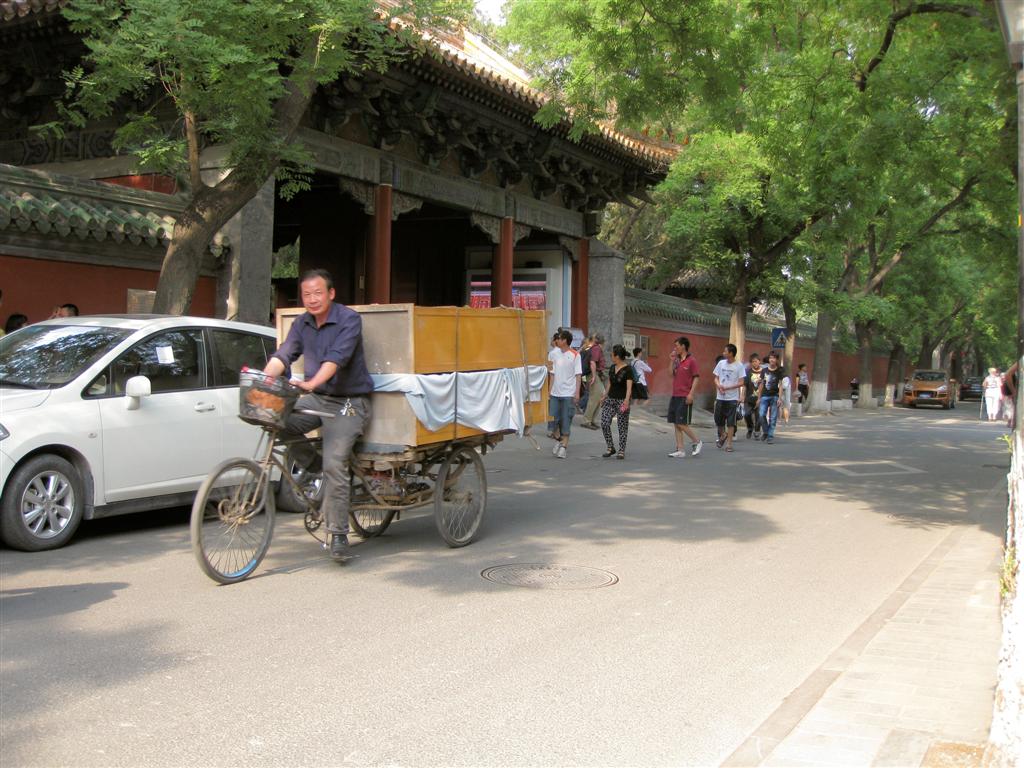 BEIJING - straat bij de confucius tempel