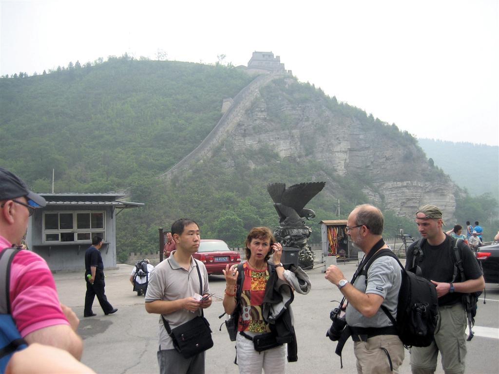 BEIJING - uitleg bij de Chinese muur