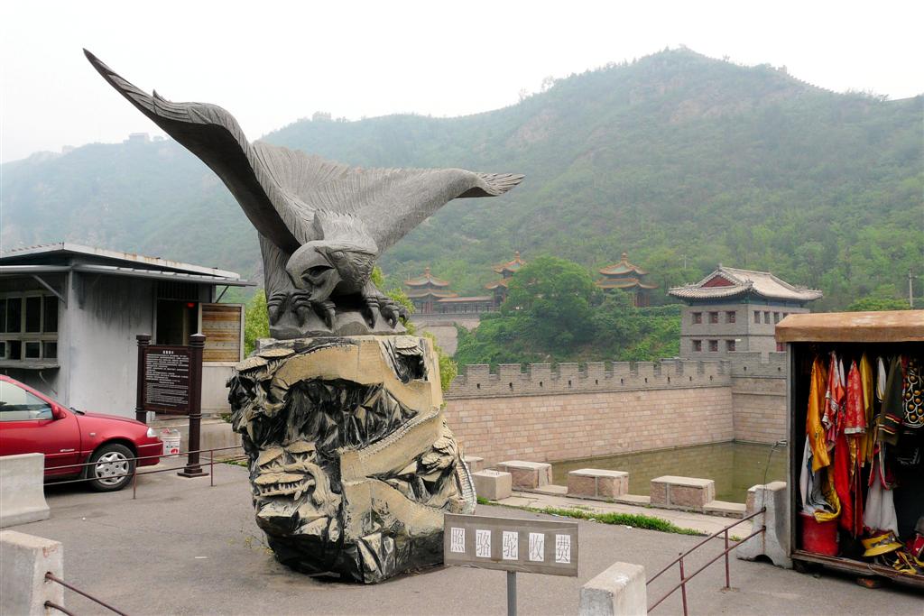BEIJING - beeld bij Chinese muur