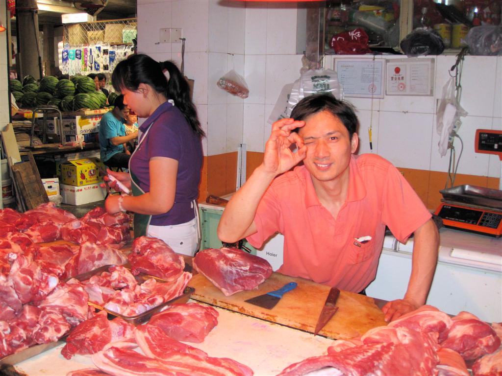 BEIJING - vlees op een lokale markt