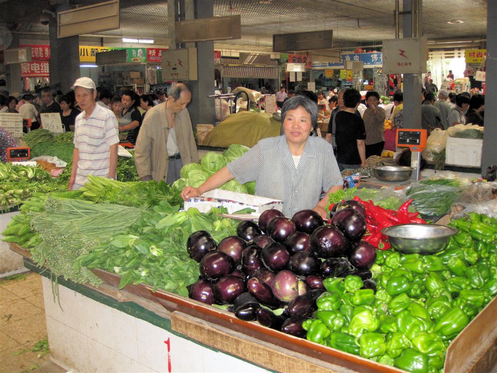 BEIJING - groenten op een lokale markt