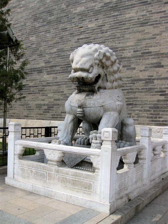 BEIJING - beeld van Chinese leeuw