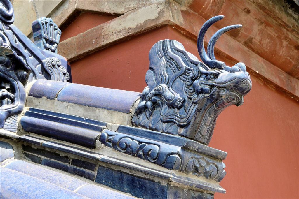 BEIJING - dakdecoratie van gebouw bij de tempel van de hemel
