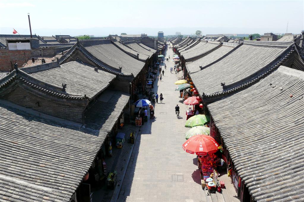 PINGYAO - hoofdstraat in het oude centrum