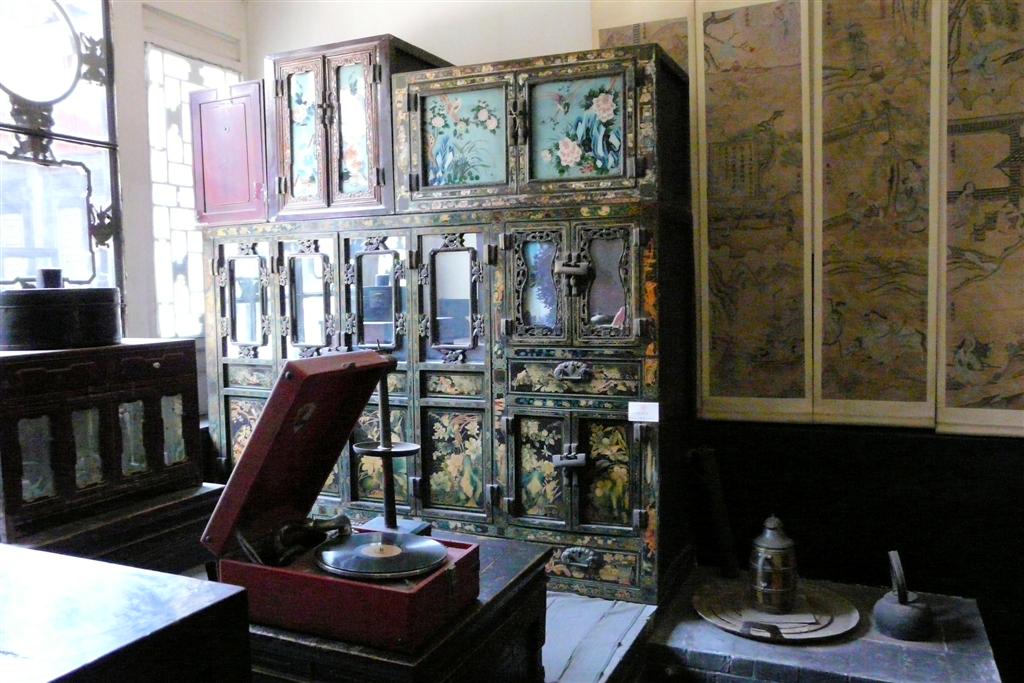 PINGYAO - platenspeler en kasten van een museum