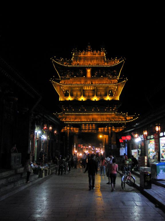 PINGYAO - hoofdstraat in het oude centrum