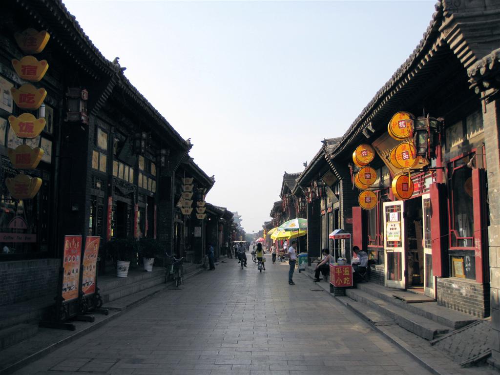 PINGYAO - hoofdstraat in het oude centrum