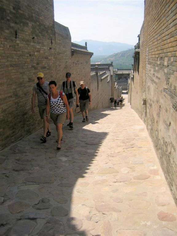 PINGYAO (Wang Family Courtyard)- wandelend in een steeg