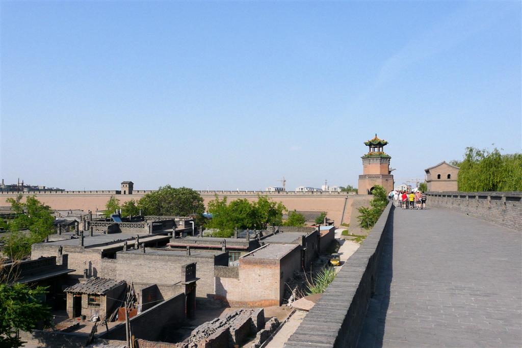 PINGYAO - op de stadsmuur van het oude centrum