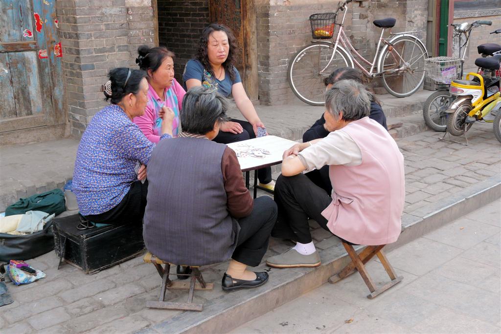 PINGYAO - dames aan het kaarten
