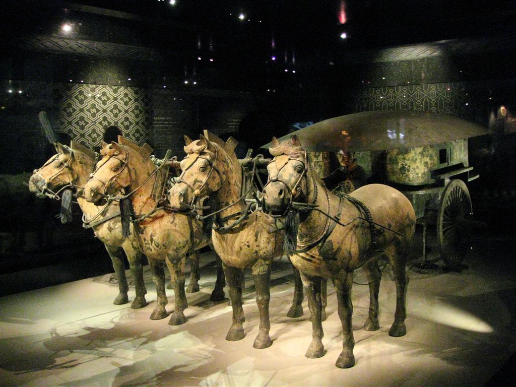 XIAN - terracotta paard en wagen in het museum