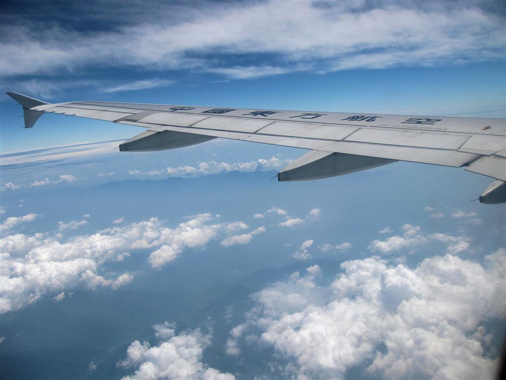 XIAN ->CHENGDU - vleugel van ons vliegtuig