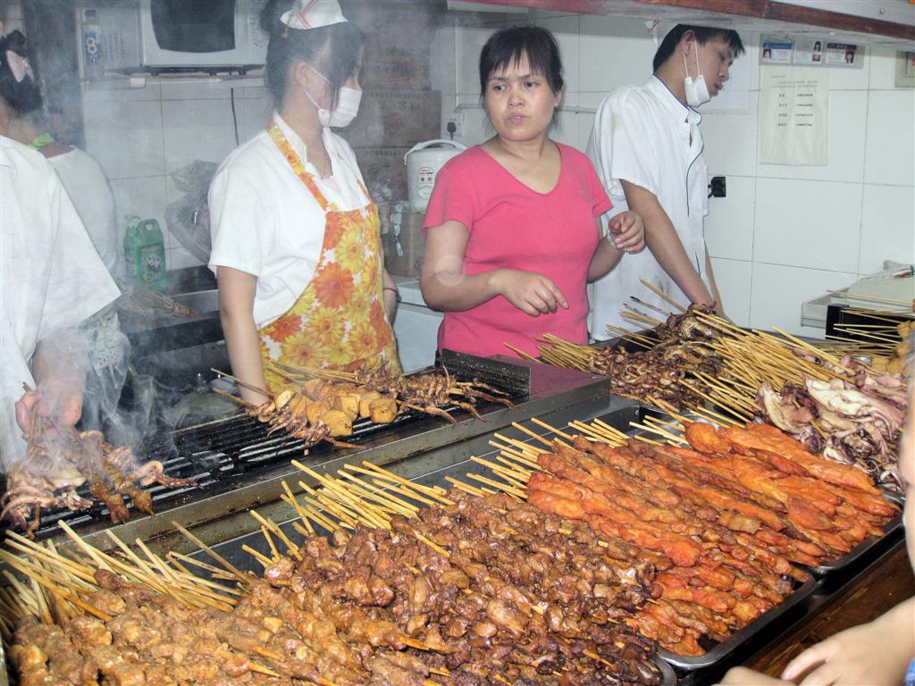 CHENGDU - diverse satés op Jinli old street