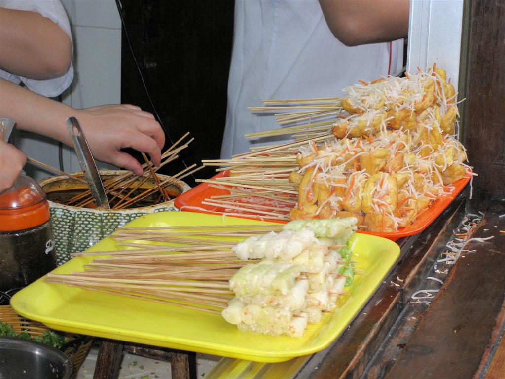 CHENGDU - eten bij eetkraam op Jinli old street