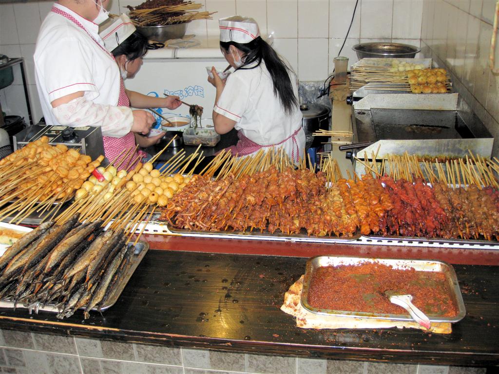 CHENGDU - eten bij eetkraam opj Jinli old street