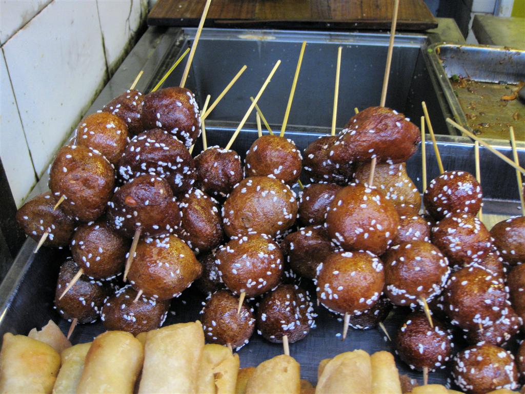 CHENGDU - eten bij eetkraam op Jinli old street