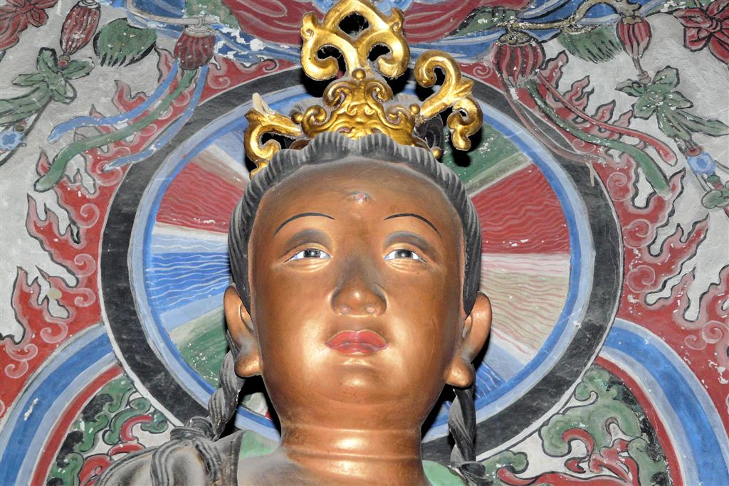 CHENGDU - hoofd van mijn leeftijds boeddha beeld bij de Baoguang tempel