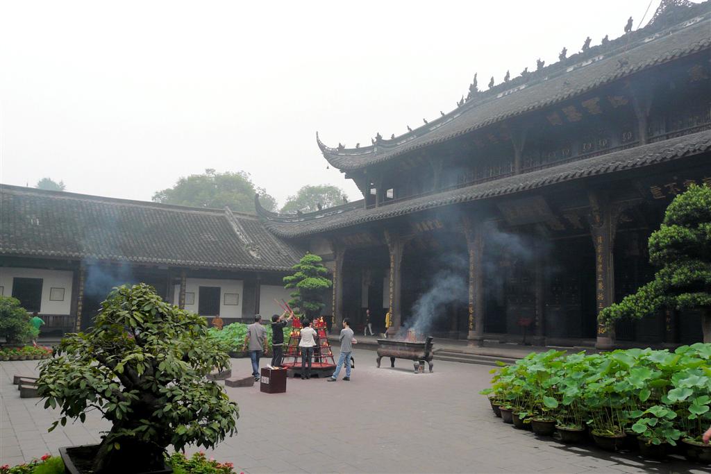 CHENGDU - een binnenplaats bij de Baoguang tempel