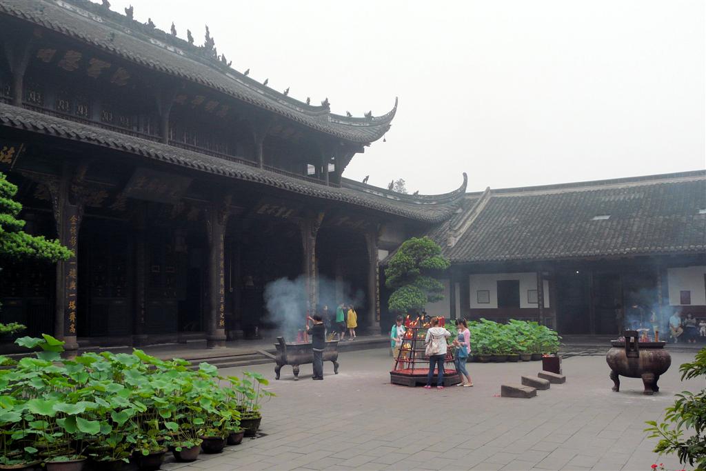 CHENGDU - een binnenplaats bij de Baoguang tempel