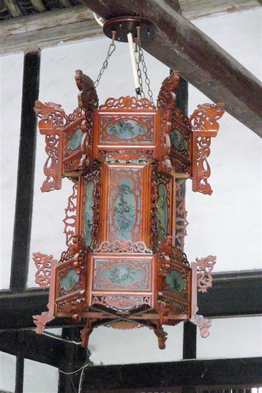 CHENGDU - een Chinese lamp bij de Baoguang tempel
