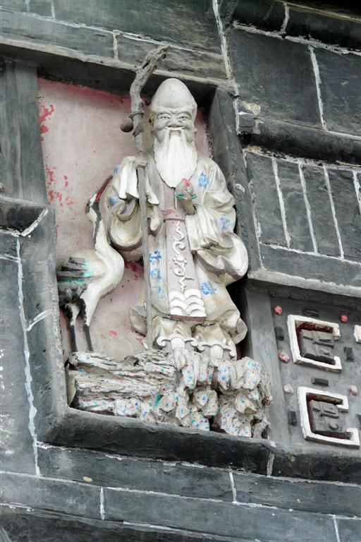 CHENGDU - muurversiering bij de Baoguang tempel