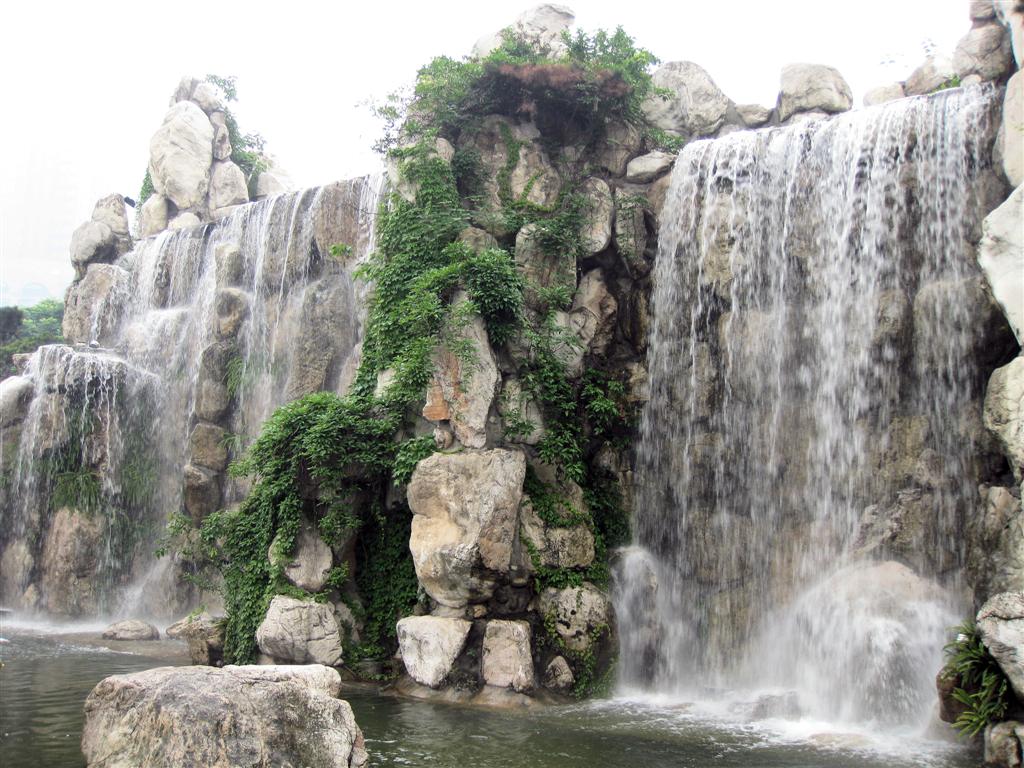 CHENGDU - de waterval bij het volkspark