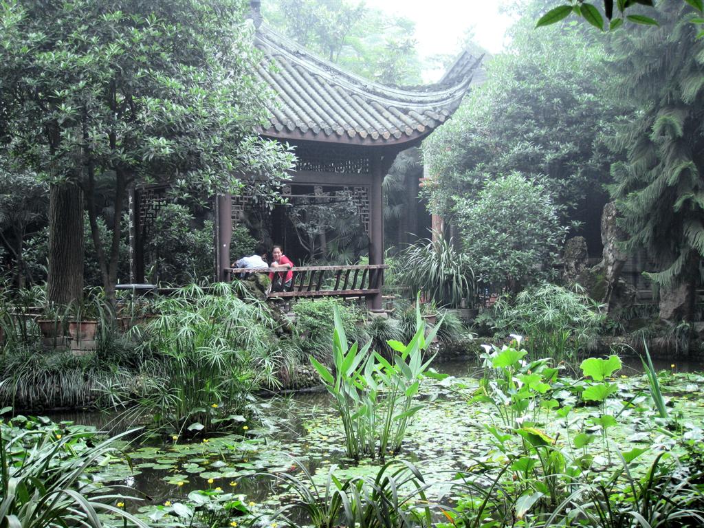 CHENGDU - een waterplas in het volkspark