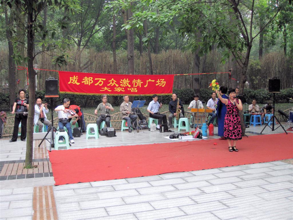CHENGDU - muziek maken in het volkspark
