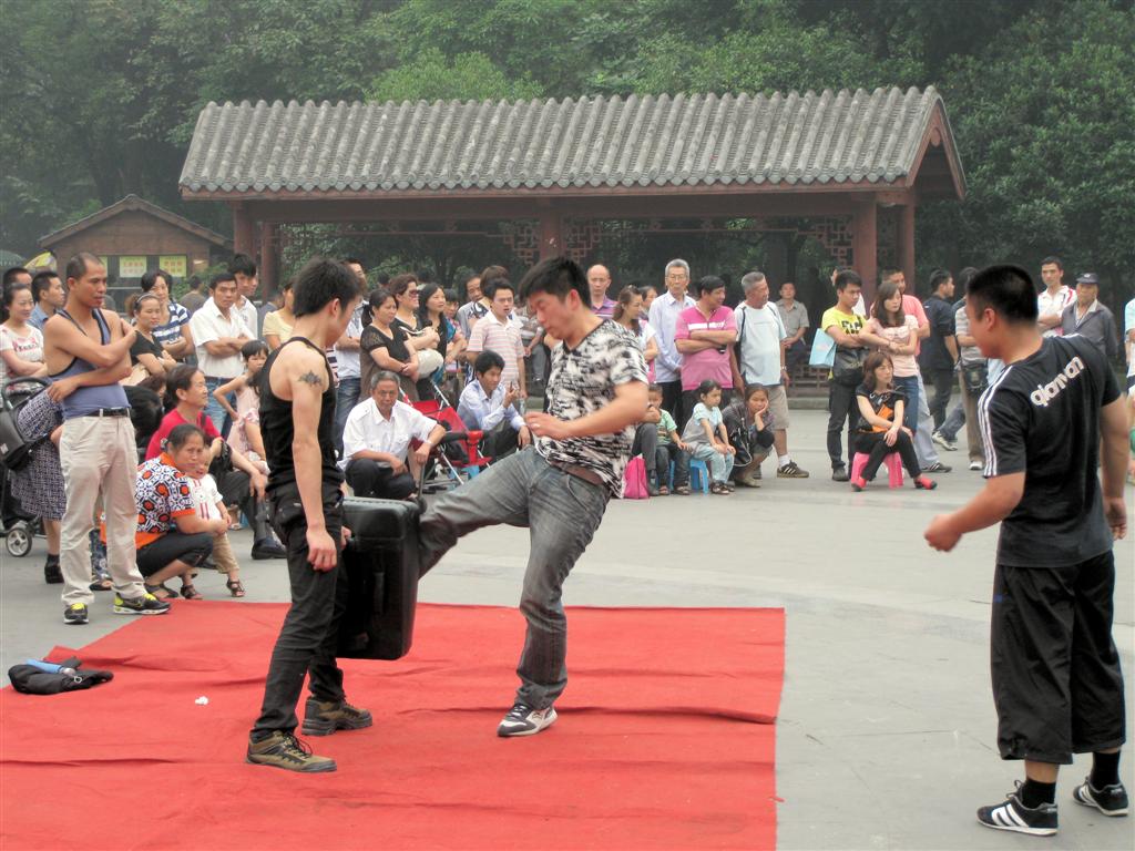 CHENGDU - kickboksen in het volkspark