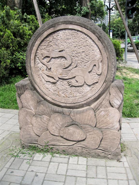 CHENGDU - een drakensteen