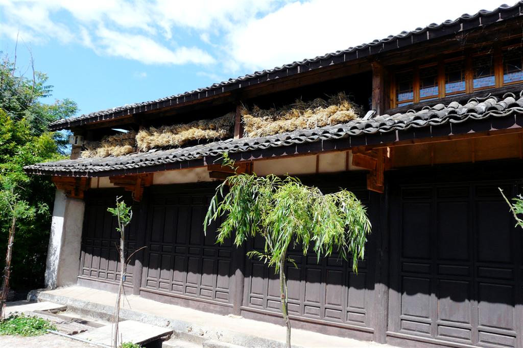 LIJIANG - een opslag van gerst stengels in het dorp Baisha