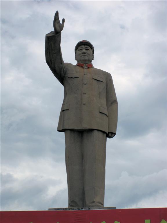 LIJIANG - een standbeeld van Mao
