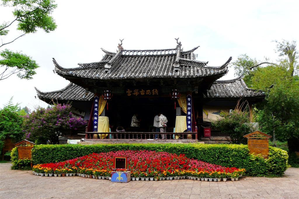 LIJIANG - het muziektheater in het Black Dragon Pool Park