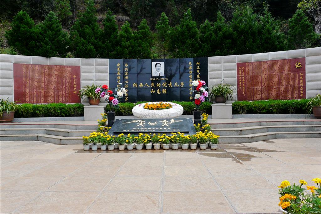 LIJIANG - een gedenksteen in het Black Dragon Pool Park