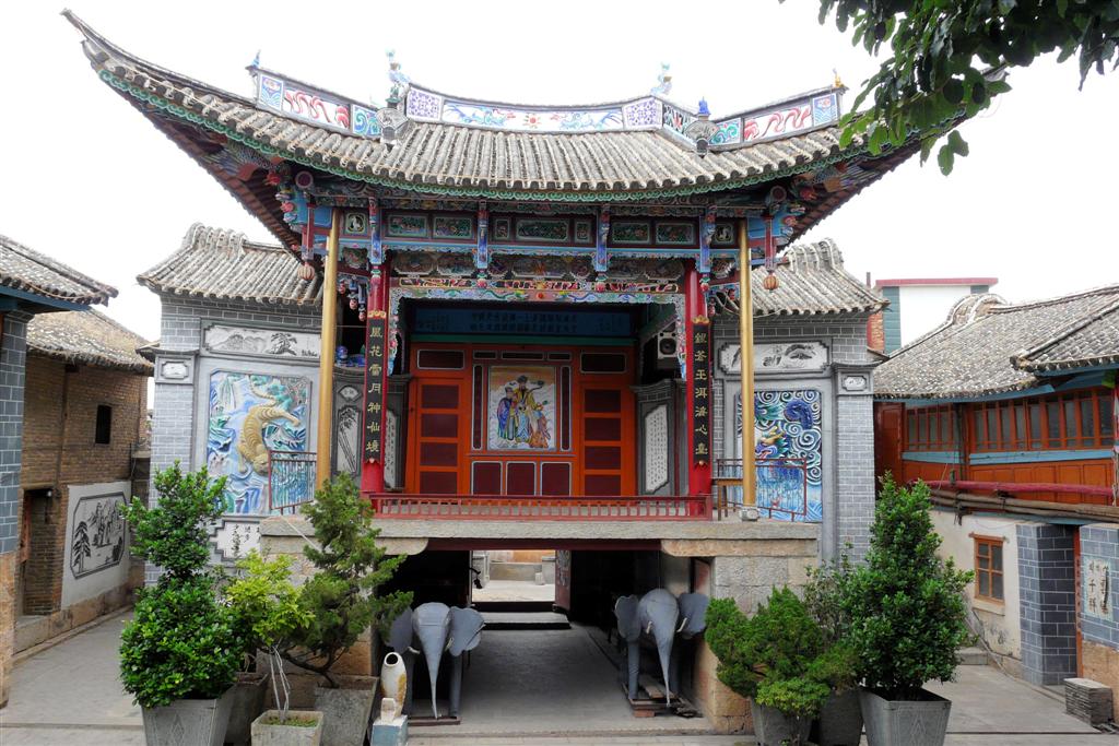 DALI - de ingang van een tempel op het eiland Jinsuo