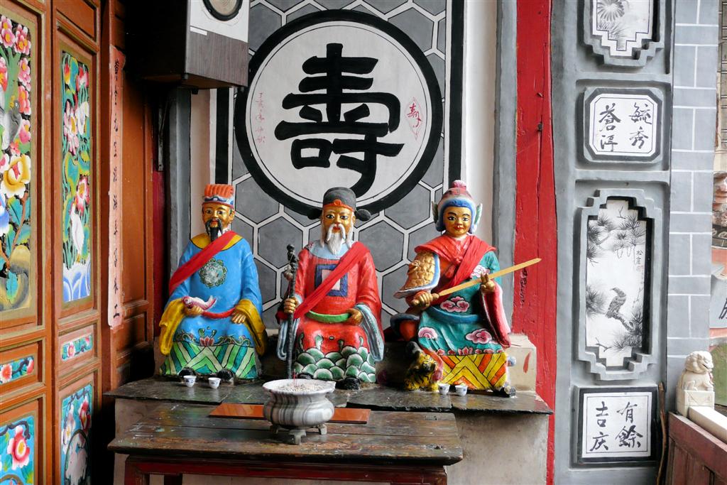 DALI - beelden in een tempel op het eiland Jinsuo