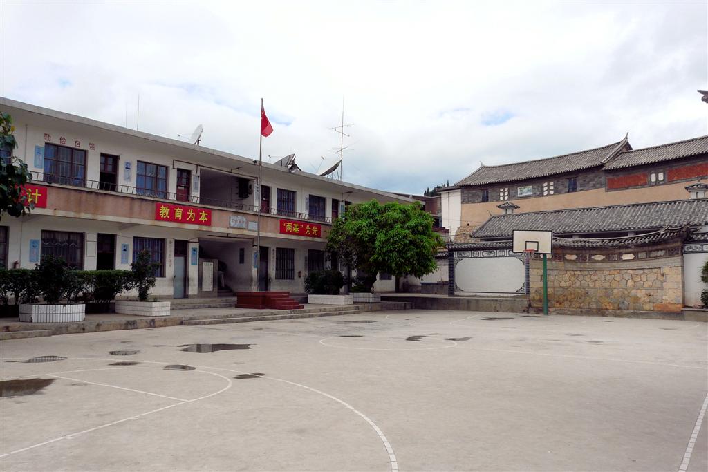 DALI - het schoolplein op het eiland Jinsuo