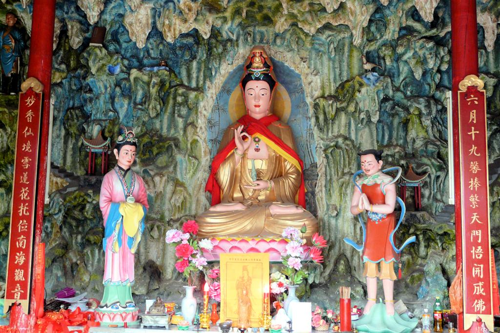 DALI - boeddha beelden in een tempel op het eiland Jinsuo