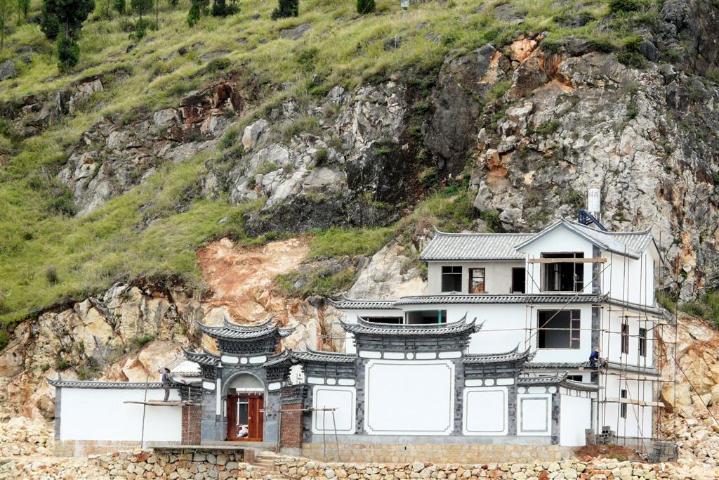DALI - een huis in aanbouw aan het Erhai meer