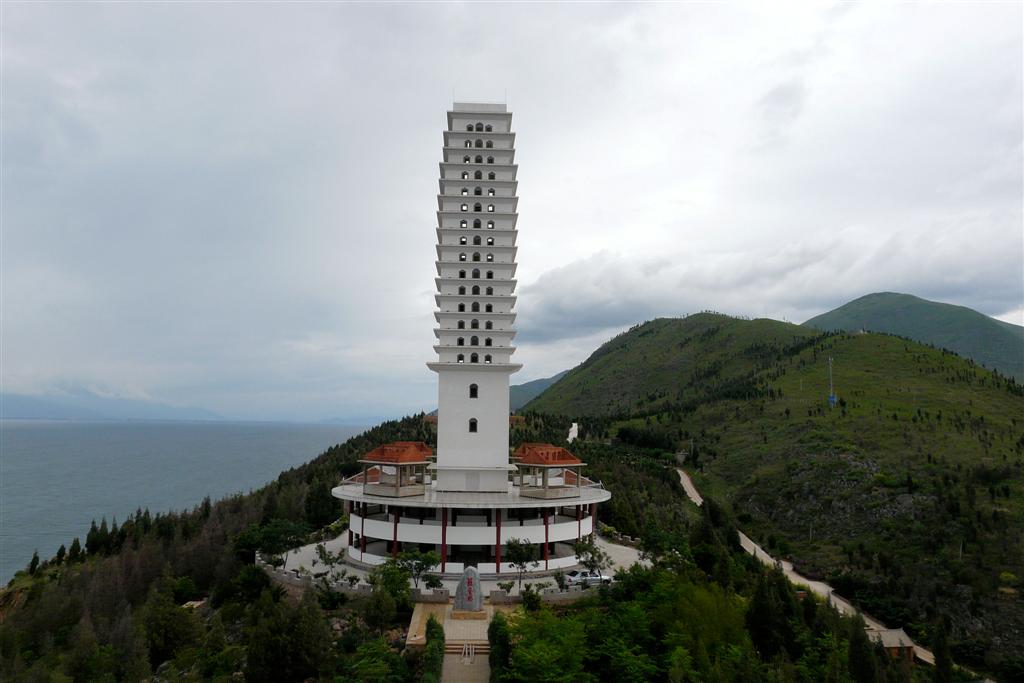 DALI - de nieuwe pagoda bij de Guanyin tempel
