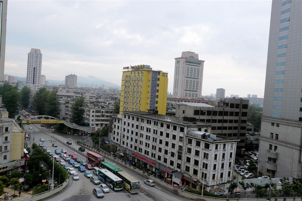 KUNMING - uitzicht vanaf de hotelkamer