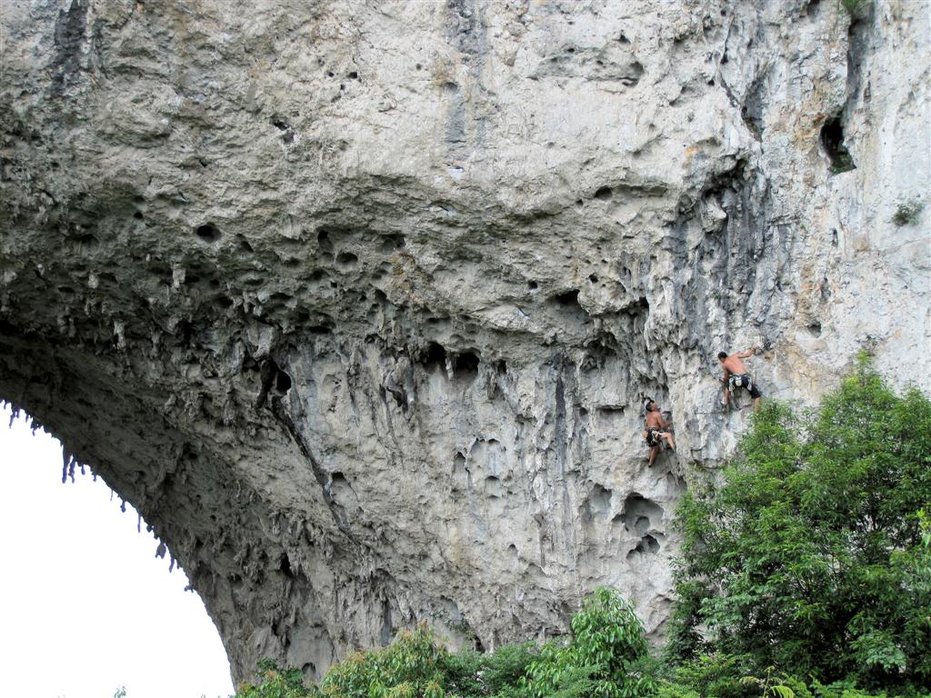 YANGSHUO - klimmers bij Moon Hill