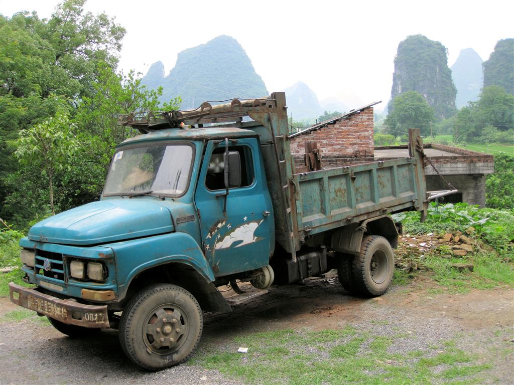 YANGSHUO - een vrachtwagen