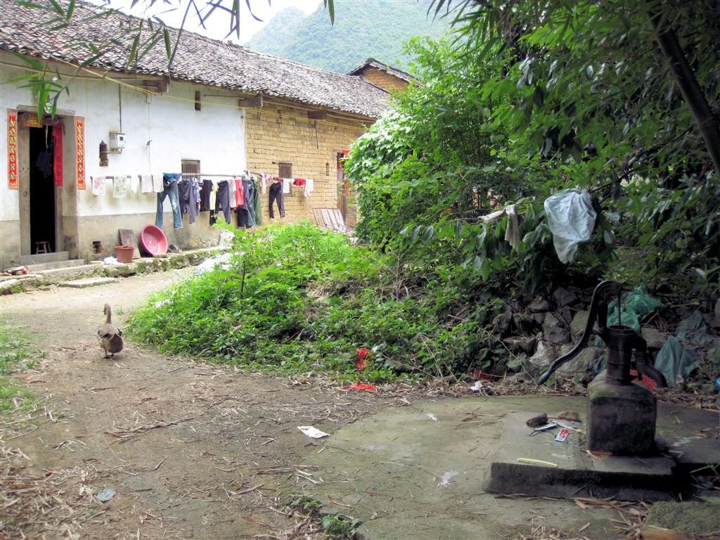 YANGSHUO - een boerenerf onderweg met de fiets