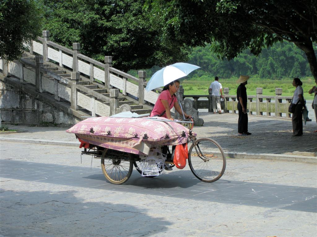 YANGSHUO - een fiets als mobiele kraam