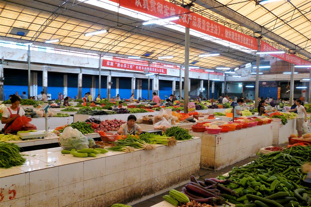 YANGSHUO - groenten op een lokale markt